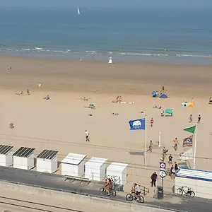  Apartment Raversijde With Seaview Belgien
